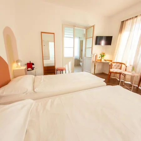 Easy By La Perla Hotel 3*
