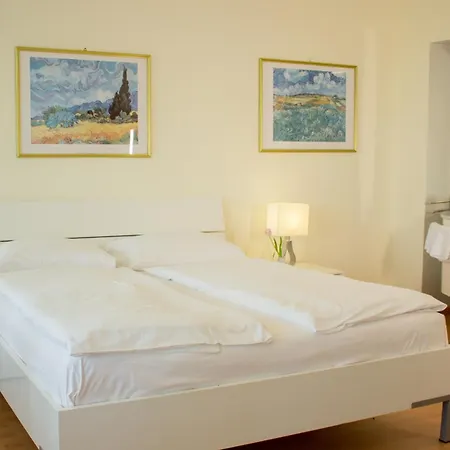 Easy By La Perla أسكونا