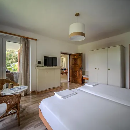 Easy By La Perla أسكونا