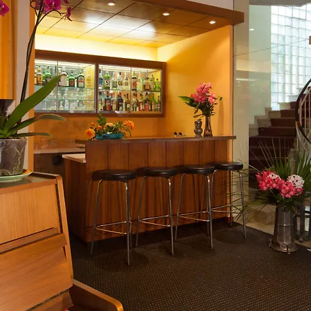 Easy By La Perla أسكونا