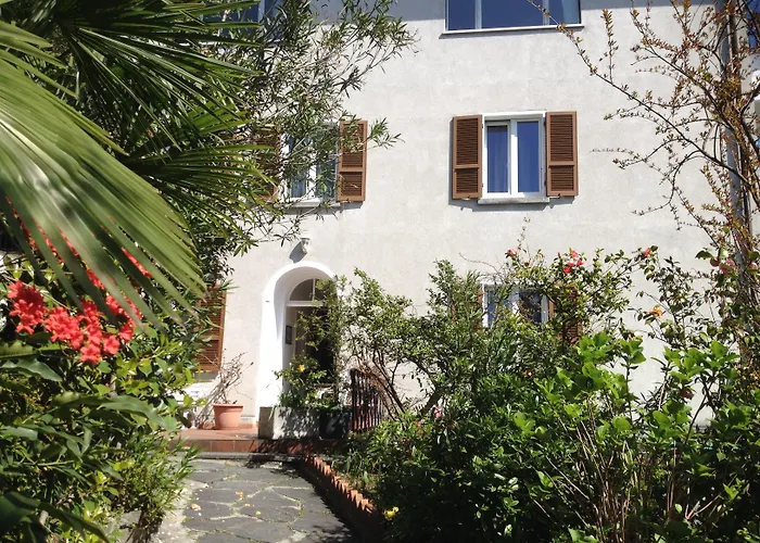 Easy By La Perla Hotel