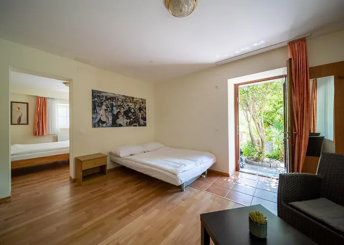 Easy By La Perla 호텔