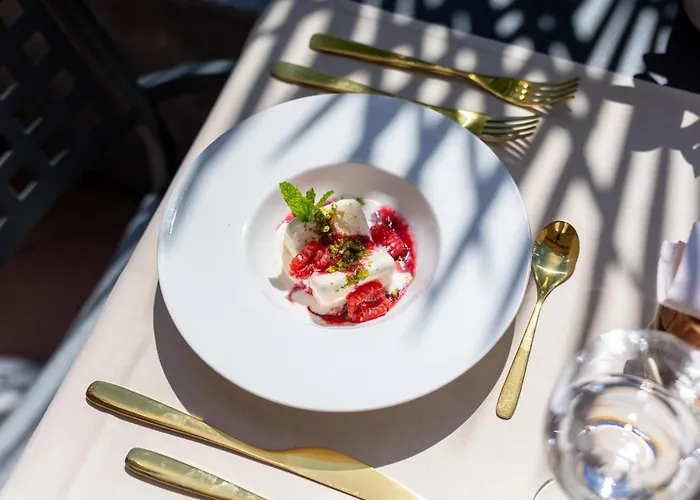 Easy By La Perla ホテル 3*