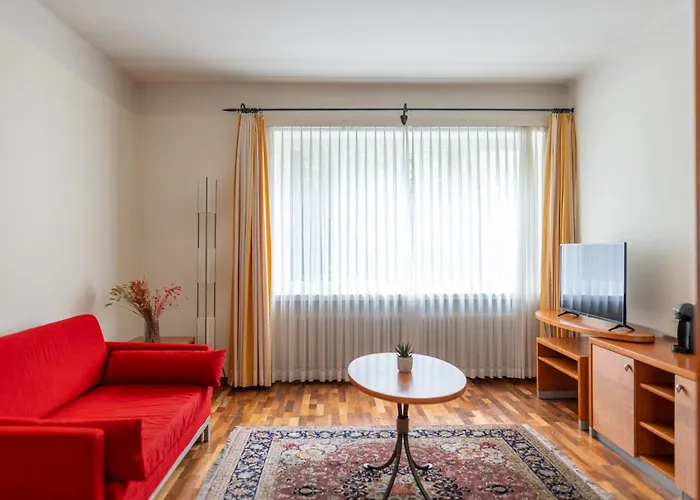 Easy By La Perla ホテル 3*